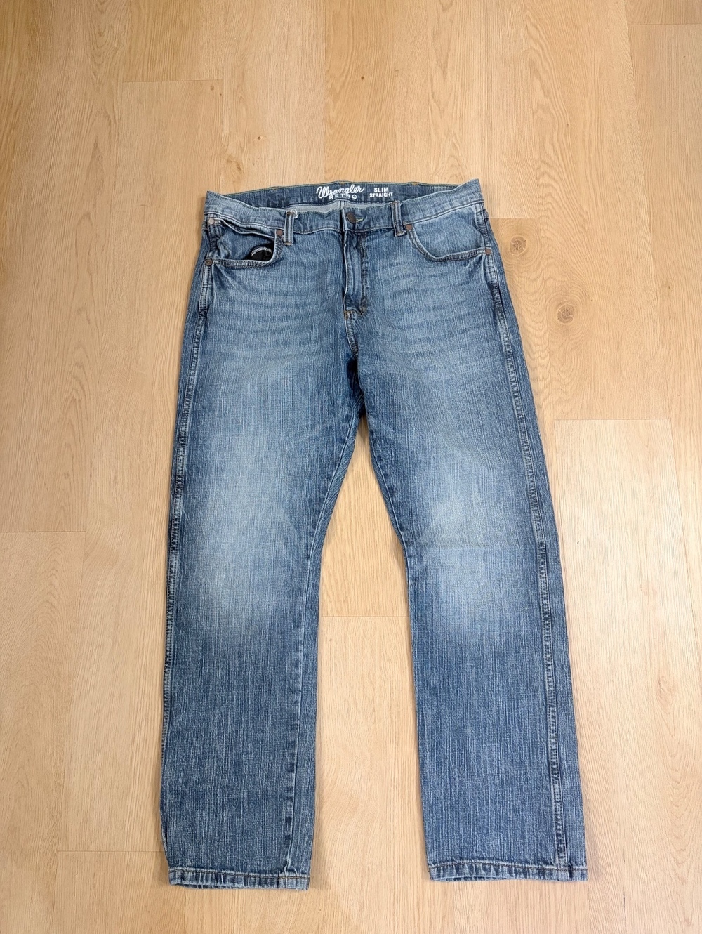 Men’s Wrangler Retro Slim Straight Jeans Medium Wash Approx. 36x32